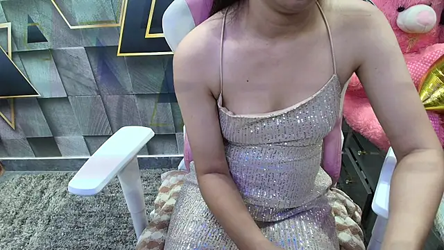 Snapshot of YourKusu chatting on 11.04.25 YourKusu online show from 11.04.25