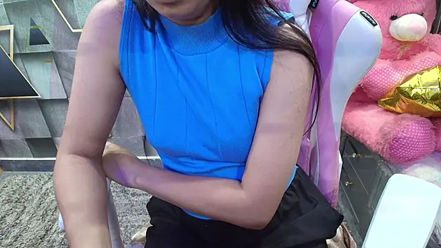 Snapshot of YourKusu chatting on 11.15.25 YourKusu online show from 11.15.25