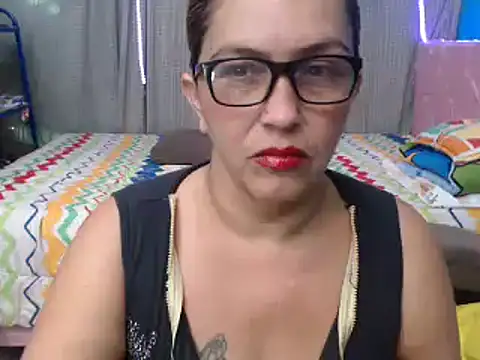 Snapshot of mom_son_dirty chatting on 12.05.24 mom son dirty online show from 12.05.24