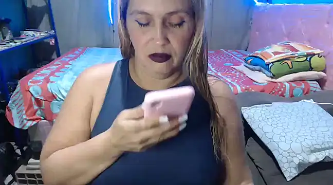 Snapshot of mom_son_dirty chatting on 02.02.25 mom son dirty online show from 02.02.25