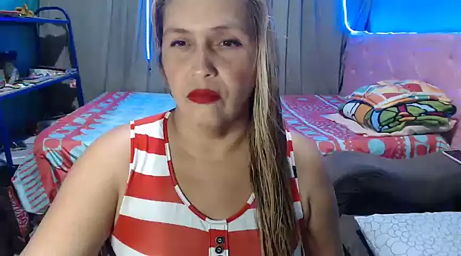 Snapshot of mom_son_dirty chatting on 02.07.25 mom son dirty online show from 02.07.25