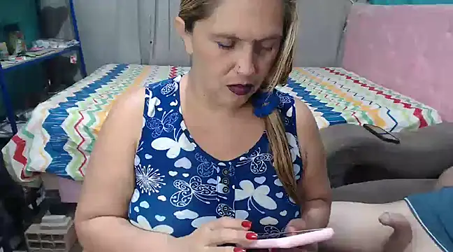 Snapshot of mom_son_dirty chatting on 02.14.25 mom son dirty online show from 02.14.25