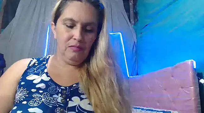 Snapshot of mom_son_dirty chatting on 03.20.25 mom son dirty online show from 03.20.25