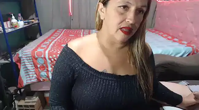 Snapshot of mom_son_dirty chatting on 03.23.25 mom son dirty online show from 03.23.25