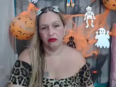 Snapshot of mom_son_dirty chatting on 10.15.25 mom son dirty online show from 10.15.25