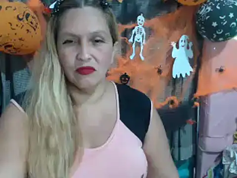 Snapshot of mom_son_dirty chatting on 10.19.25 mom son dirty online show from 10.19.25