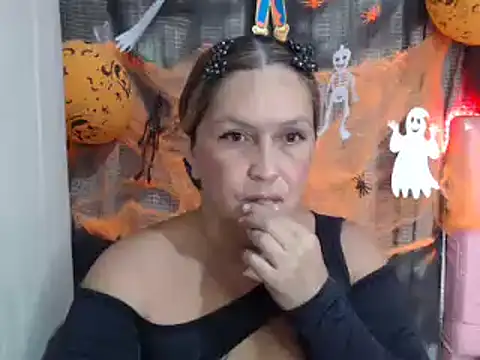 Snapshot of mom_son_dirty chatting on 10.19.25 mom son dirty online show from 10.19.25