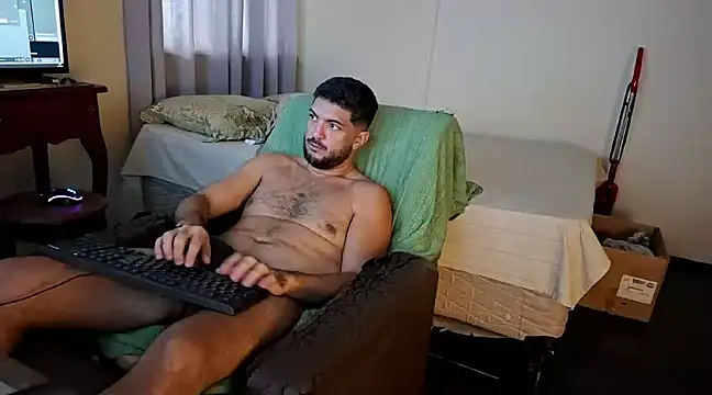 Snapshot of LUH133 chatting on 12.17.24 LUH133 online show from 12.17.24