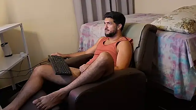 Snapshot of LUH133 chatting on 11.27.25 LUH133 online show from 11.27.25