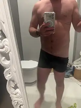 Snapshot of Tomkitomkii chatting on 10.05.25 Tomkitomkii online show from 10.05.25