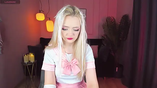 Snapshot of EmilyAir chatting on 01.04.25 EmilyAir online show from 01.04.25