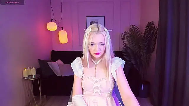 Snapshot of EmilyAir chatting on 01.26.25 EmilyAir online show from 01.26.25