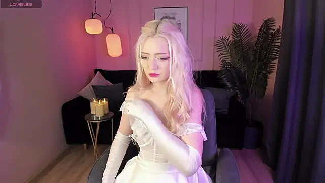 Snapshot of EmilyAir chatting on 03.01.25 EmilyAir online show from 03.01.25