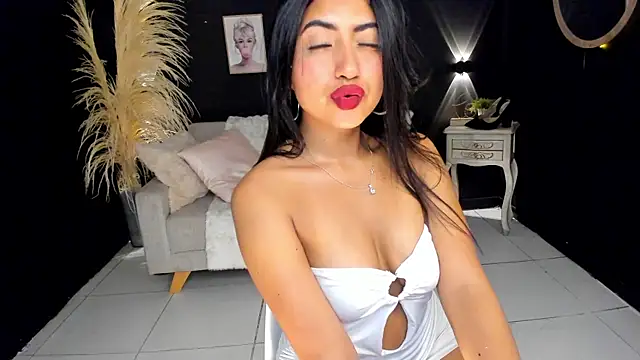 Snapshot of Hanna_fost chatting on 02.11.25 Hanna fost online show from 02.11.25