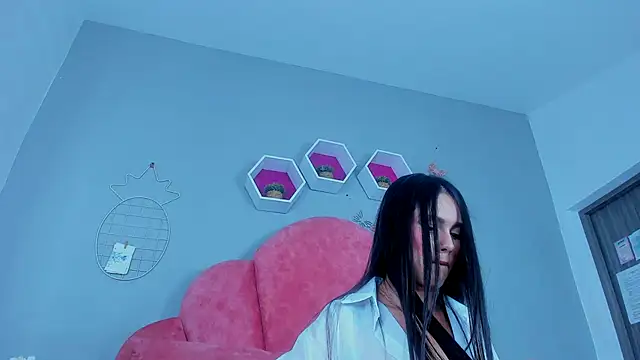 StefanyWilliams  online show from 02.21.25