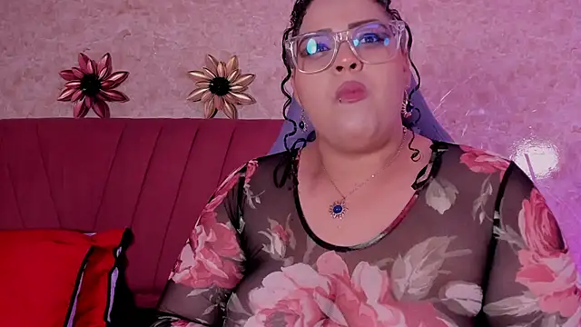 juli 2tyes online show from 10.24.25