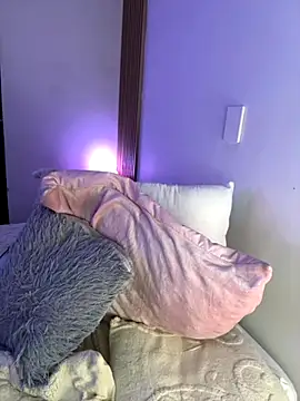 Snapshot of Mae_Henao9 chatting on 10.23.25 Mae Henao9 online show from 10.23.25