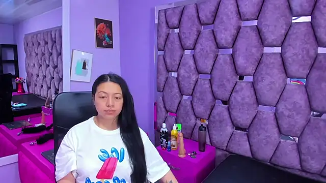Snapshot of slut_anal_ chatting on 01.07.25 slut anal online show from 01.07.25