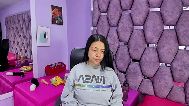 Snapshot of slut_anal_ chatting on 01.14.25 slut anal online show from 01.14.25