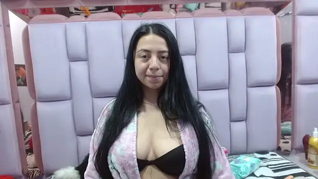 Snapshot of slut_anal_ chatting on 01.18.25 slut anal online show from 01.18.25