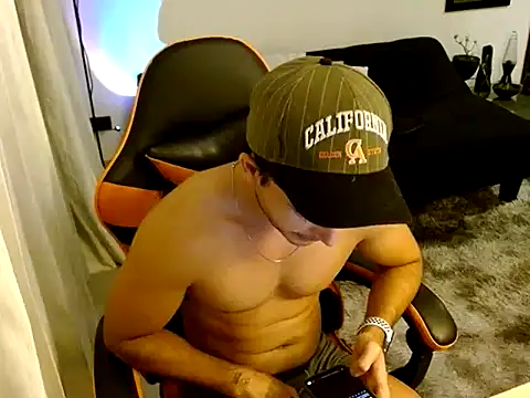 Snapshot of zeth_666 chatting on 11.16.25 zeth 666 online show from 11.16.25