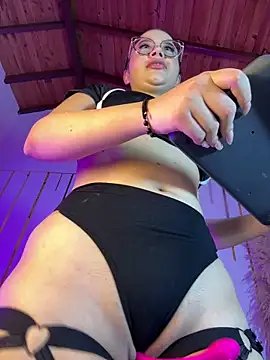 LylaLee111 online show from 02.08.25