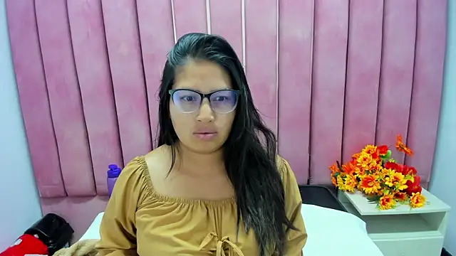 Miaa Smiith  online show from 12.16.25