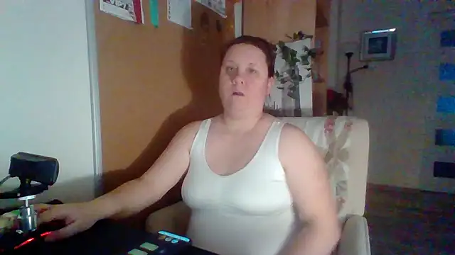 Snapshot of ReifeVenna chatting on 12.16.24 ReifeVenna online show from 12.16.24