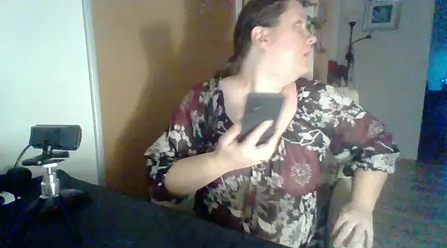 Snapshot of ReifeVenna chatting on 12.19.24 ReifeVenna online show from 12.19.24