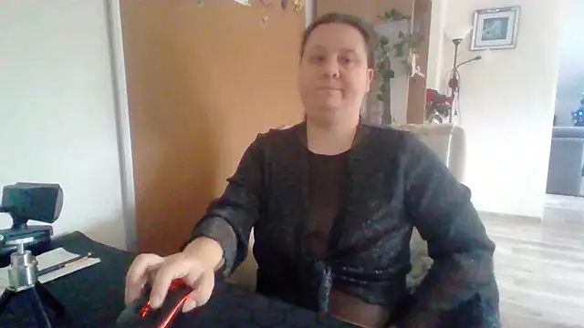 Snapshot of ReifeVenna chatting on 12.20.24 ReifeVenna online show from 12.20.24