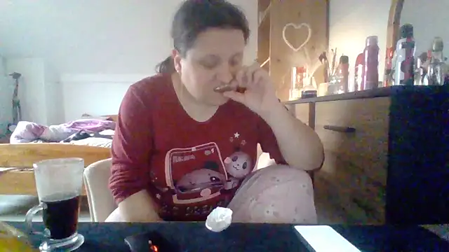 Snapshot of ReifeVenna chatting on 02.04.25 ReifeVenna online show from 02.04.25