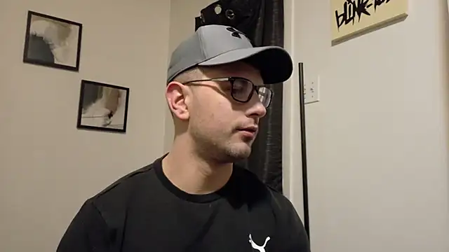 Snapshot of Thekodyy chatting on 11.30.25 Thekodyy online show from 11.30.25