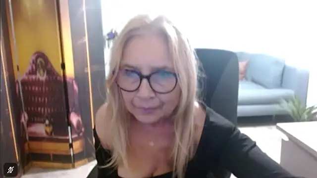 sofia xkiss online show from 11.18.25