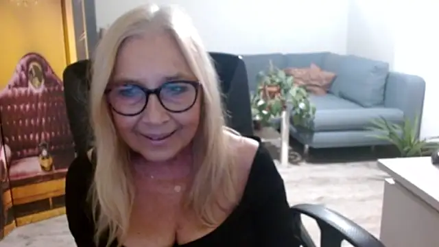 sofia xkiss online show from 11.24.25