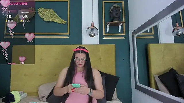 Snapshot of BellaPeers_ chatting on 01.28.25 BellaPeers online show from 01.28.25