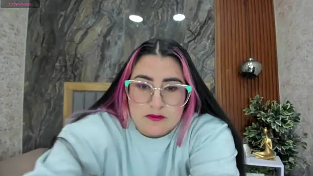 Snapshot of BellaPeers_ chatting on 02.05.25 BellaPeers online show from 02.05.25