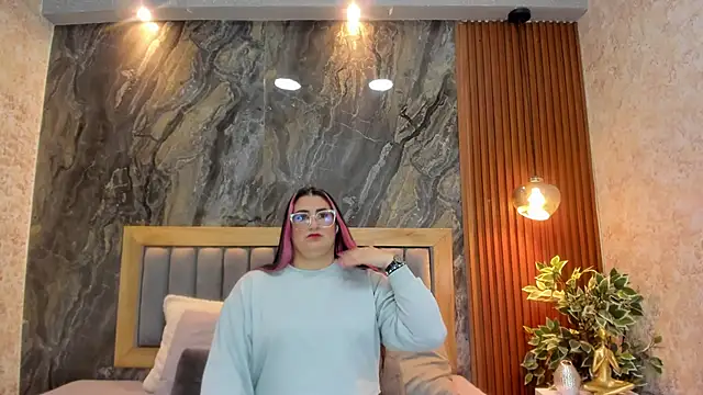 Snapshot of BellaPeers_ chatting on 02.09.25 BellaPeers online show from 02.09.25