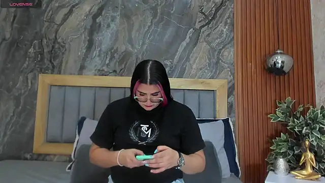 Snapshot of BellaPeers_ chatting on 02.13.25 BellaPeers online show from 02.13.25