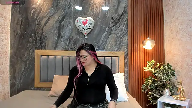 Snapshot of BellaPeers_ chatting on 02.16.25 BellaPeers online show from 02.16.25