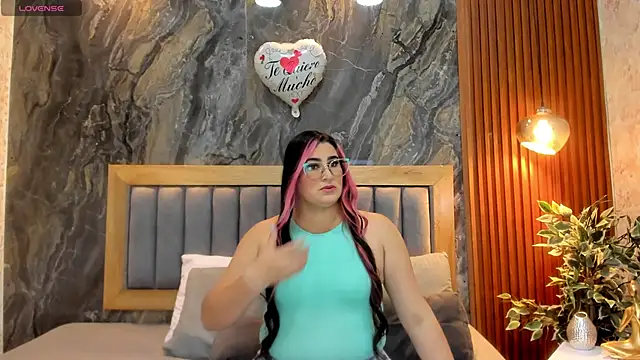 Snapshot of BellaPeers_ chatting on 02.18.25 BellaPeers online show from 02.18.25