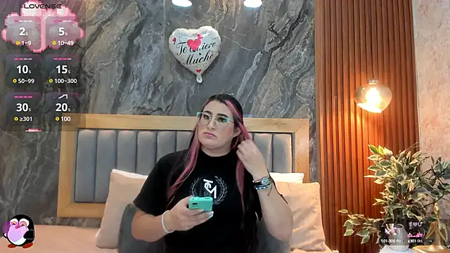 Snapshot of BellaPeers_ chatting on 02.19.25 BellaPeers online show from 02.19.25