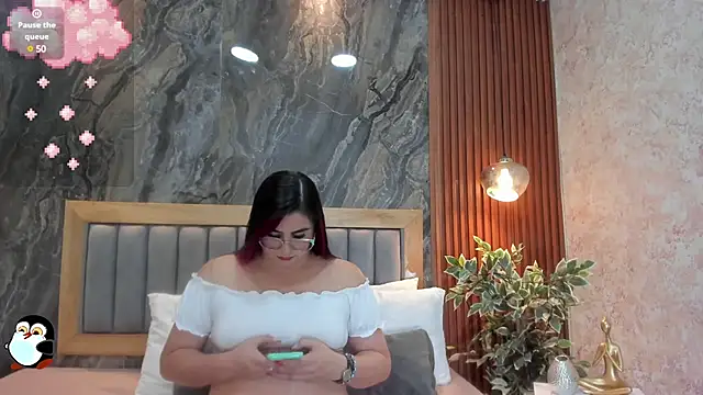 Snapshot of BellaPeers_ chatting on 03.22.25 BellaPeers online show from 03.22.25