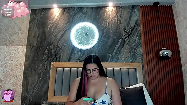 Snapshot of BellaPeers_ chatting on 09.13.25 BellaPeers online show from 09.13.25