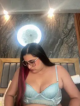 Snapshot of BellaPeers_ chatting on 09.24.25 BellaPeers online show from 09.24.25