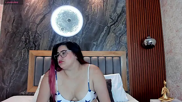 Snapshot of BellaPeers_ chatting on 10.03.25 BellaPeers online show from 10.03.25