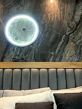 Snapshot of BellaPeers_ chatting on 10.04.25 BellaPeers online show from 10.04.25