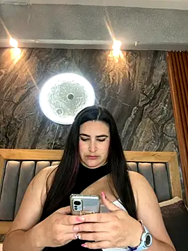 Snapshot of BellaPeers_ chatting on 10.27.25 BellaPeers online show from 10.27.25