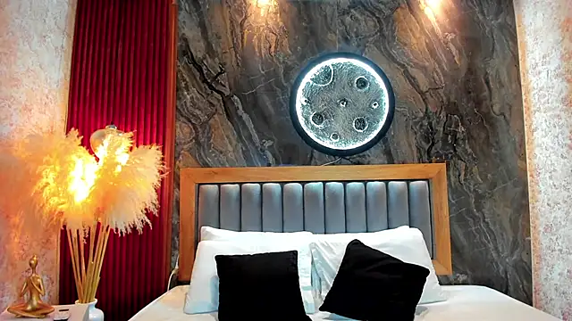 Snapshot of BellaPeers_ chatting on 11.30.25 BellaPeers online show from 11.30.25