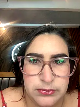 Snapshot of BellaPeers_ chatting on 12.04.25 BellaPeers online show from 12.04.25