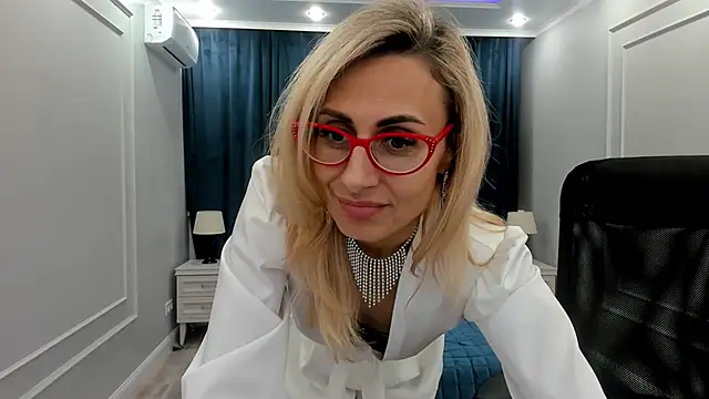 Snapshot of MuseOfStage chatting on 01.24.25 MuseOfStage online show from 01.24.25